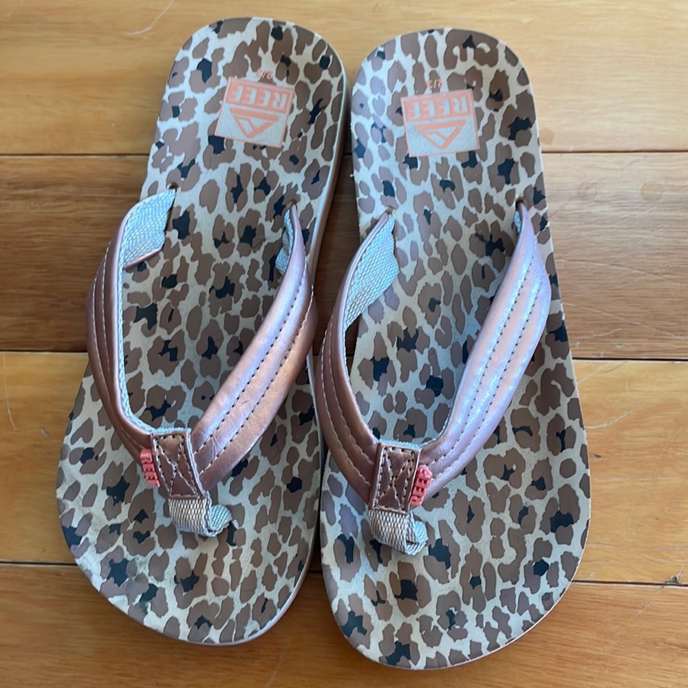 Flip-flops, little girl, pink and brown and rose gold